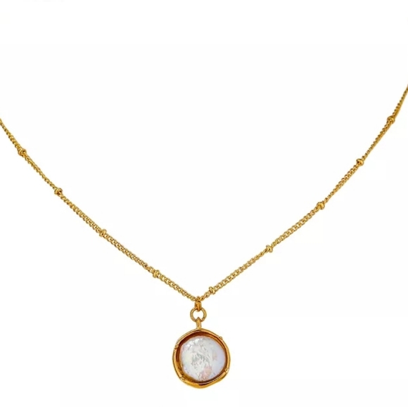 Exquisite Pearl Pendant Necklace - Picture 4 of 6